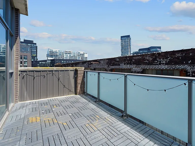 569 King St E #407 — Photo 30