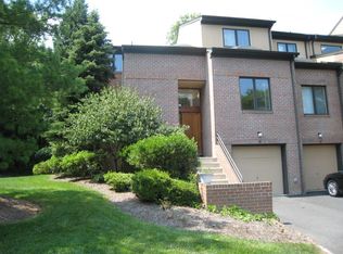 16 Stepping Ridge Dr #16, Fairfield, NJ 07004