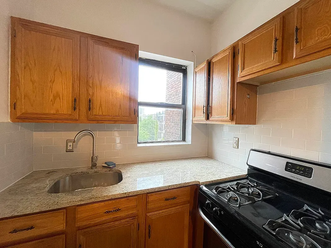 345 Knickerbocker Avenue — Photo 4