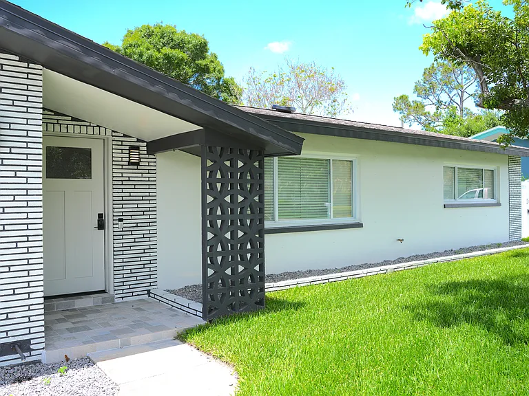 13795 Antigua Dr — Photo 2