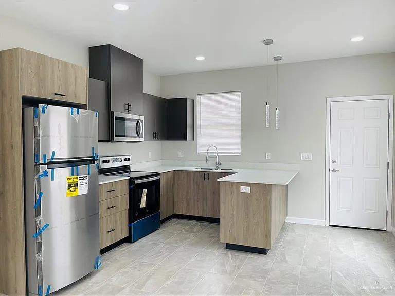 801 Sugar Garden Dr #3 — Photo 3