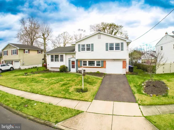 329 N Arthur Dr, Edgewater Park, NJ 08010