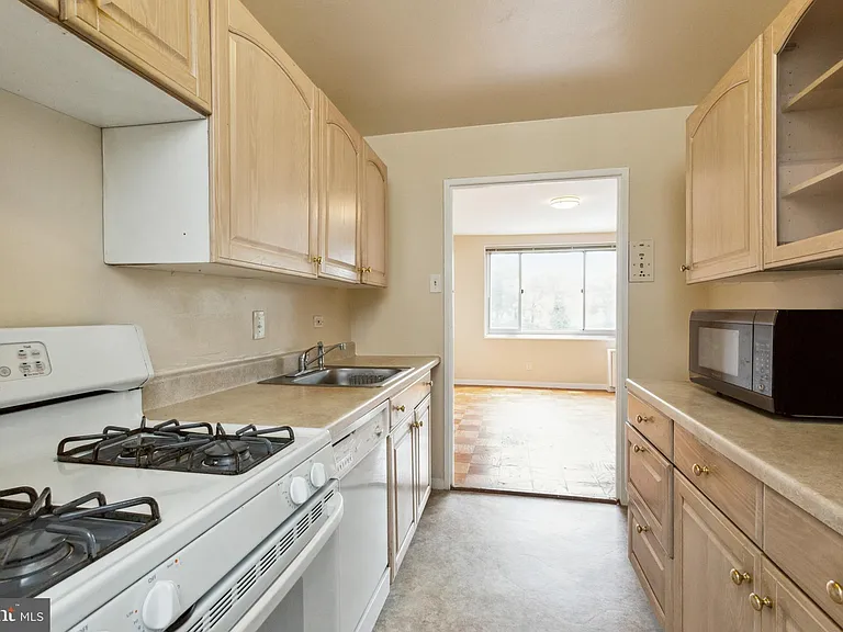 1900 Lyttonsville Rd #614 — Photo 13