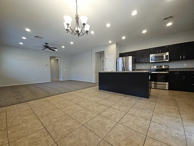 3242 E Rochelle St — Photo 5