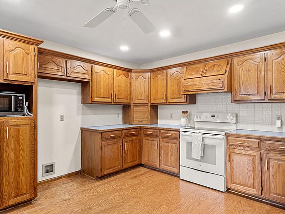 2nd image of 3994 N Pickwick Avenue