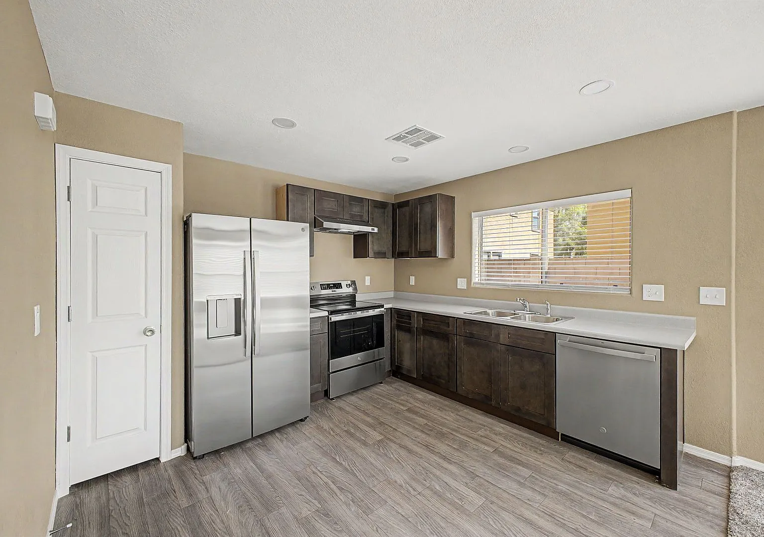 Fully Updated Laveen Home | Modern Living + Prime 202 Access — Photo 2