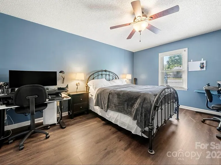 1428 Midlake Ave — Photo 18