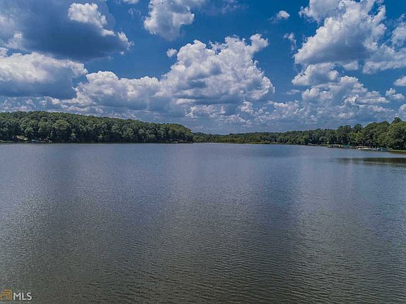 5th image of 140 Lake Dr