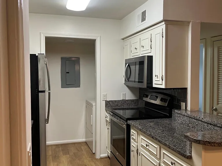 2905 Burch Ave #7 — Photo 20