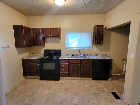 3rd image of 4333 Crittenden Ave