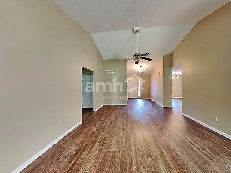 545 Foxglove Ct — Photo 5
