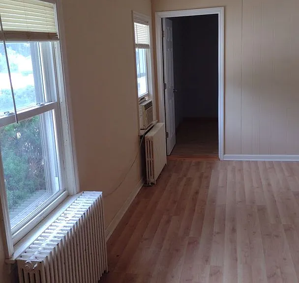 2204 E University Ave — Photo 2