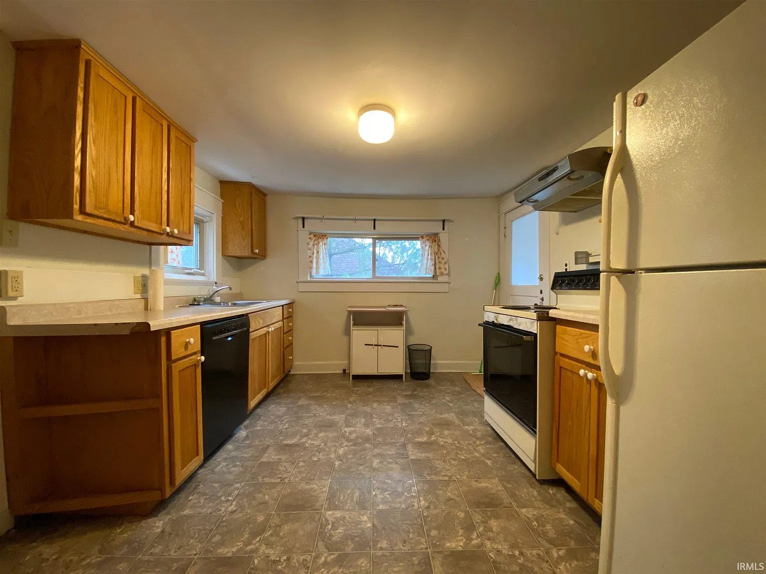 4 bed, 2.0 bath, 2319 sqft, $3,240 — Photo 2