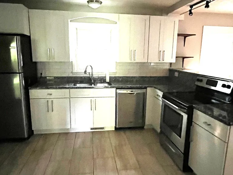 510 W Rhode Island Ave — Photo 5