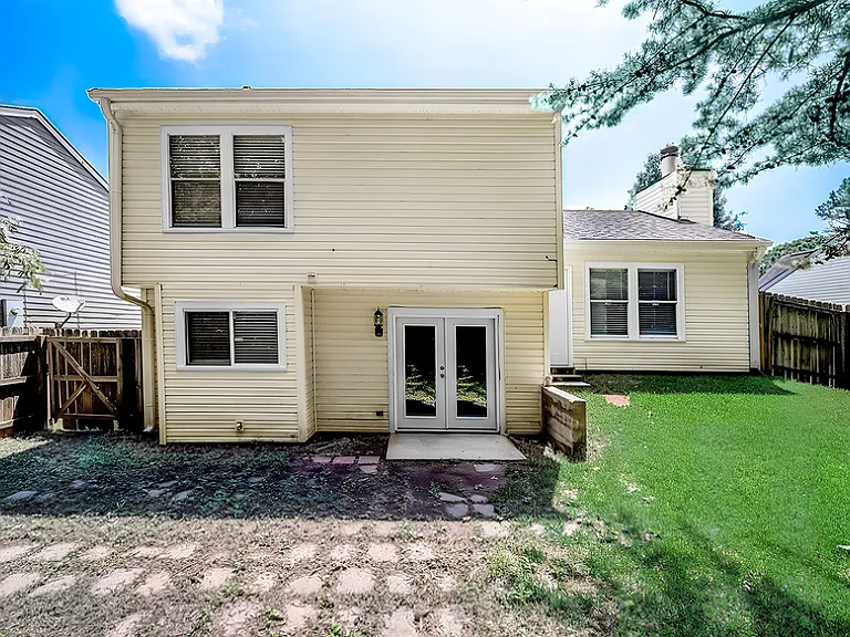 Laurel Creek Cir — Photo 2