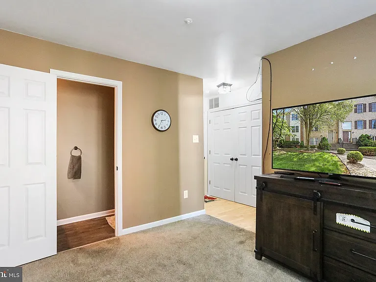 1127 Lindsay Ln — Photo 22