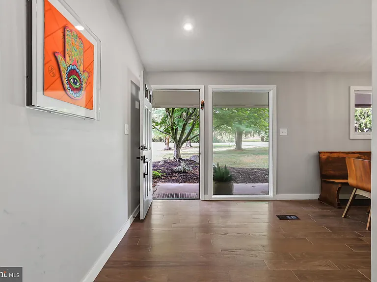 1004 Mercer Rd — Photo 4