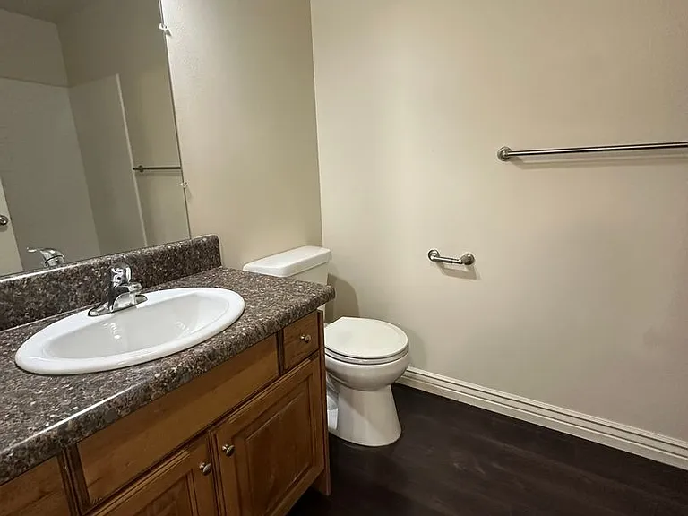 Creekside Oaks Apartments — Photo 22