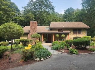 109 Northrop Rd, Woodbridge, CT 06525