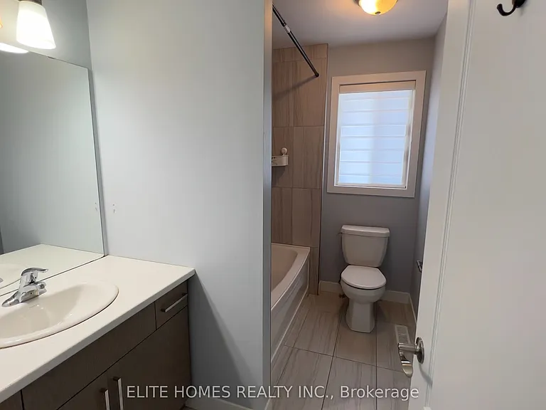 1942 Foxridge Cres — Photo 18