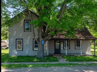 637 Maple Ave, Wild Rose, WI 54984