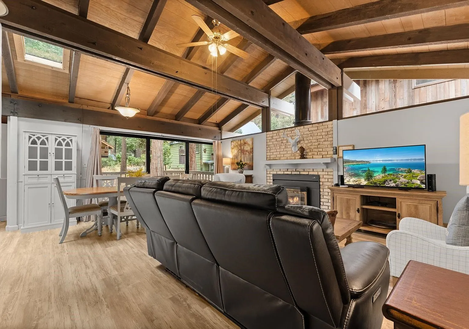 Ski Lease: Gas Fireplace, Pet Friendly, Downtown Kings Beach — Photo 4