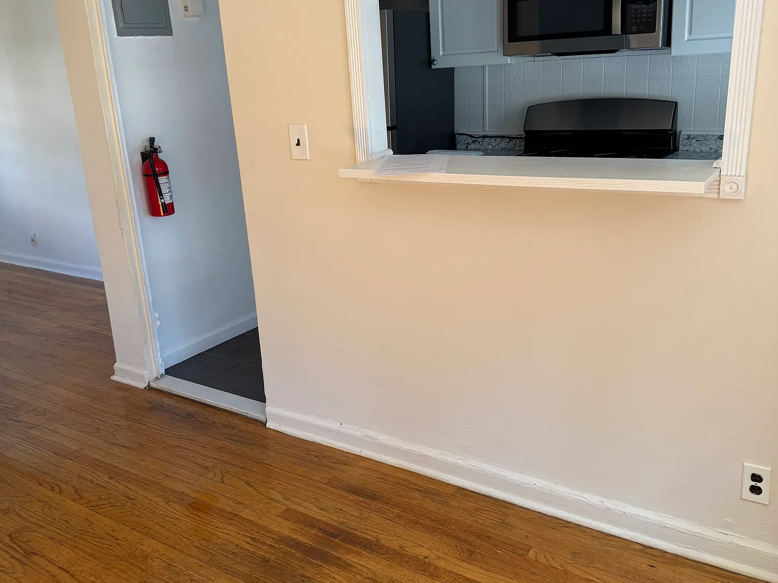 2 bed, 925 sqft, $2,300 — Photo 2