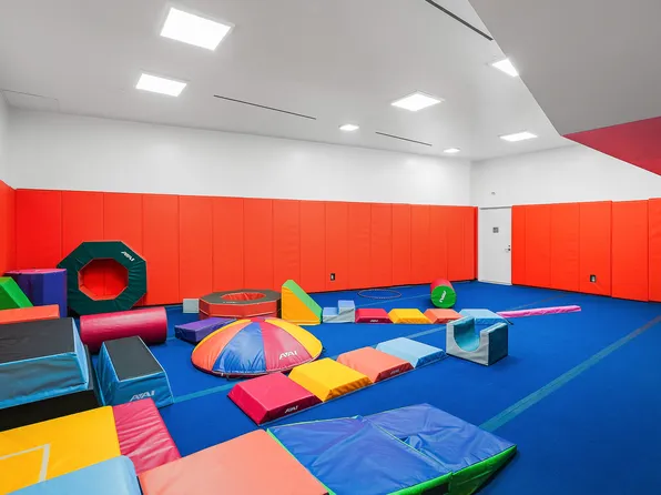 80 Riverside Boulevard image 12 of 16