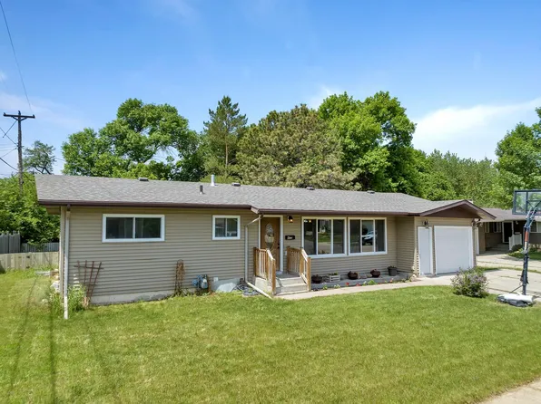 405 11th St NW, Minot, ND 58703