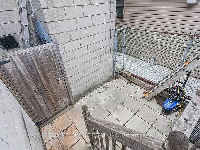 208 Manning Ave — Photo 16