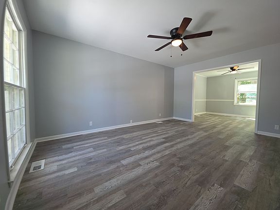 3rd image of 307 Mockingbird Rd SE #1