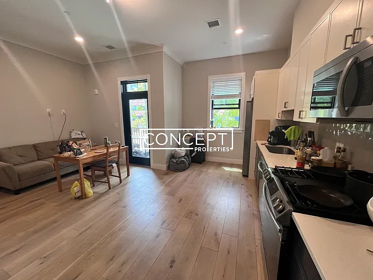 157 Everett St #203 — Photo 2