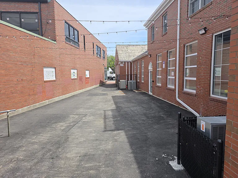 442 Main St #5 — Photo 22