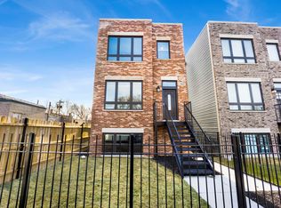 5843 W Corcoran Pl, Chicago, IL