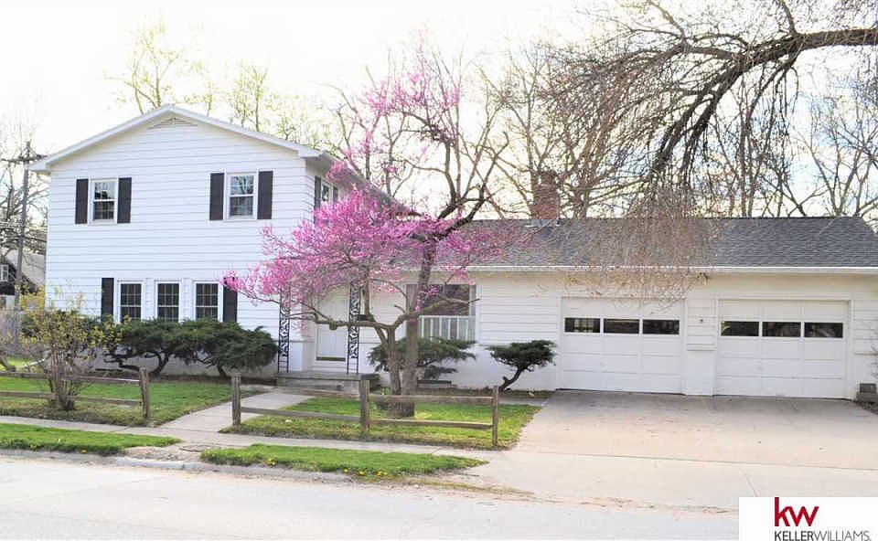 1st image of 302 N 15th St