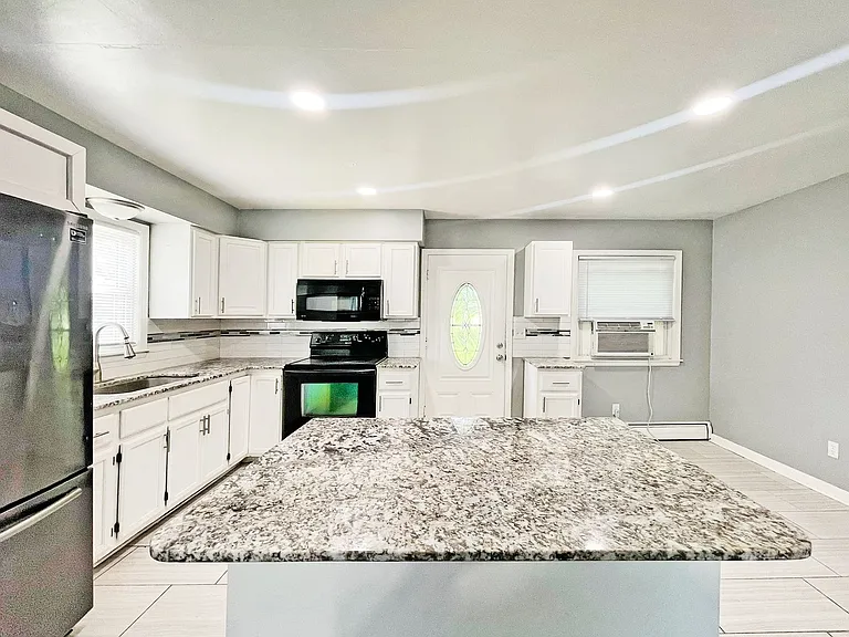 7515 Cloman Way — Photo 3