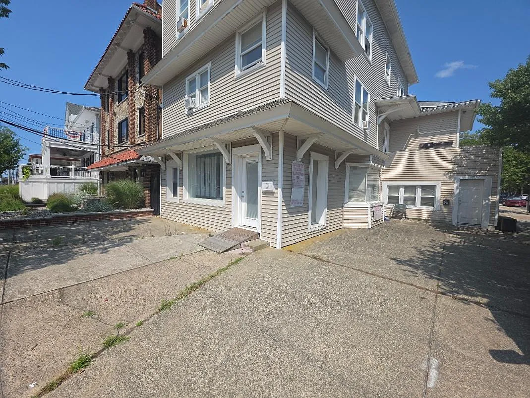 4403 Atlantic Ave - Office — Photo 2