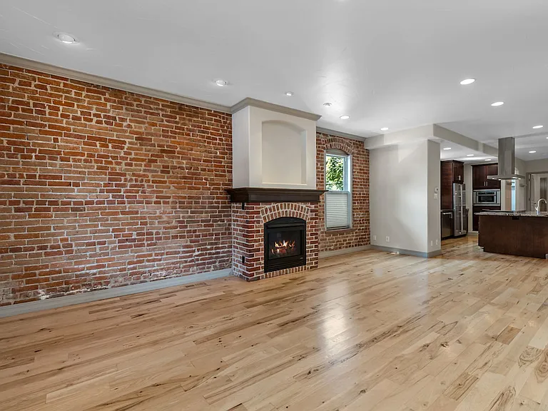 1275 S Clayton St — Photo 4