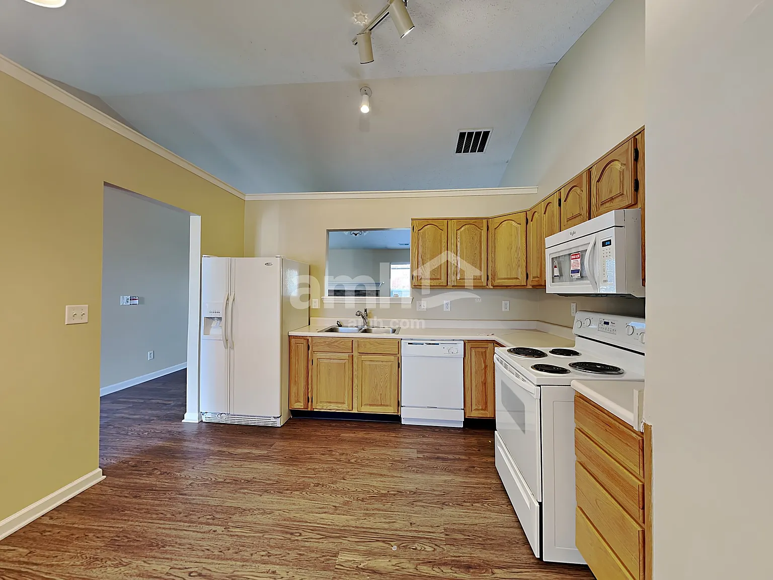 3 bed, 2.0 bath, 1235 sqft, $1,950 — Photo 4
