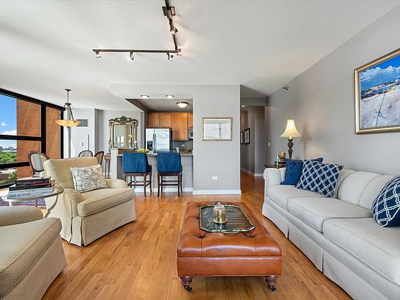 4th image of 1160 S Michigan Ave APT 1001