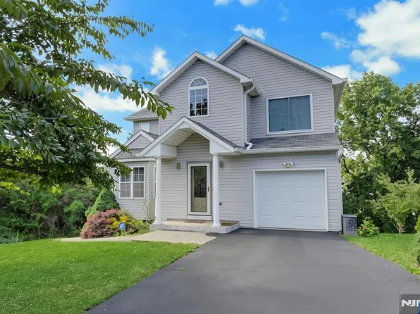 14 Summit Ct, Hackensack, NJ 07601