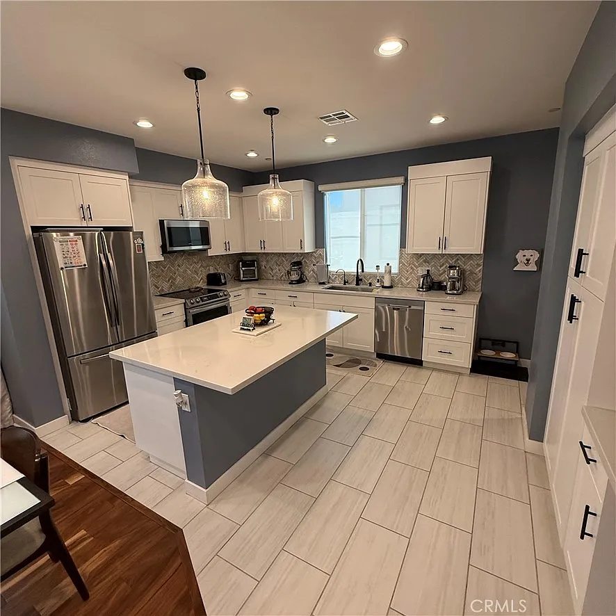 4 bed, 4.5 bath, 1708 sqft, $4,800 — Photo 4