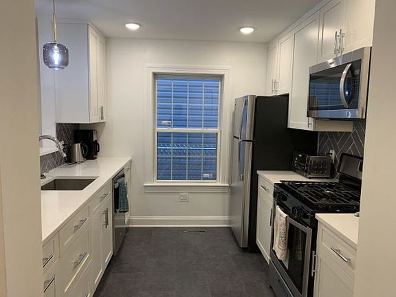 5th image of 224 Whiton St #1