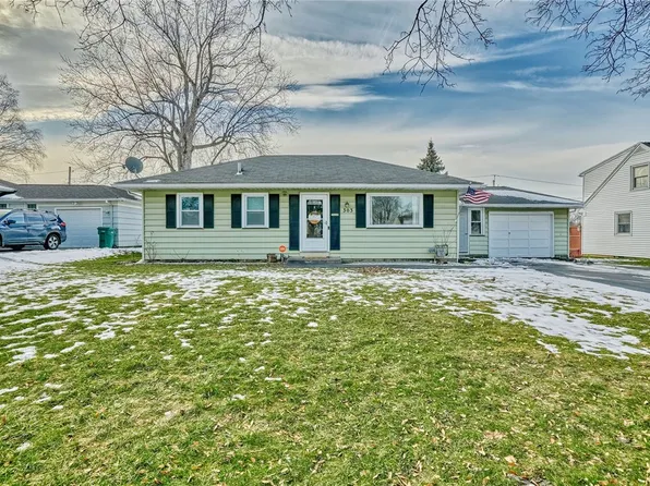 303 Woodcroft Dr, Rochester, NY 14616