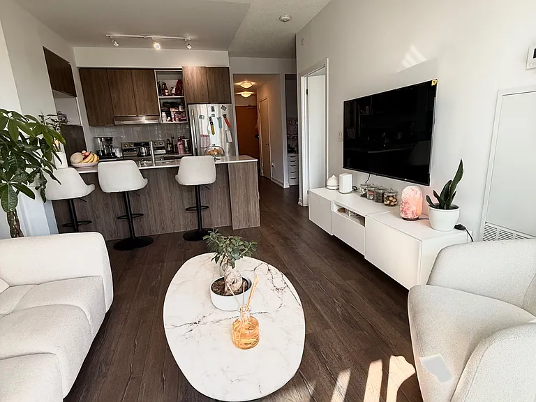 2520 Eglinton Ave W #1322 — Photo 6