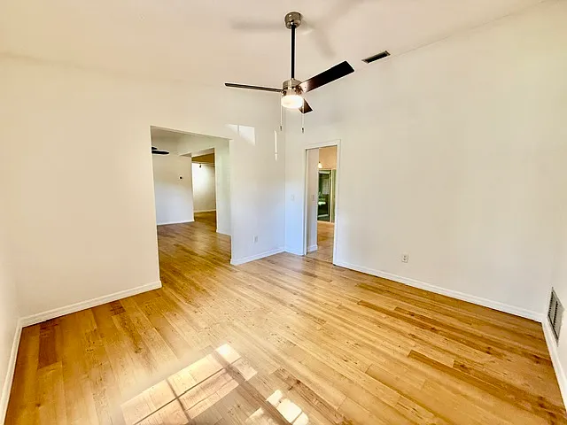 860 N Kansas Ave — Photo 4