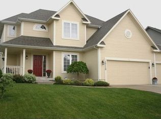 10110 Redbud Ln, Lenexa, KS 66220