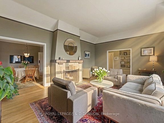 4th image of 44 Tecumseth St