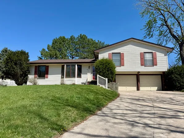 807 Leprechaun Ln, Papillion, NE 68046