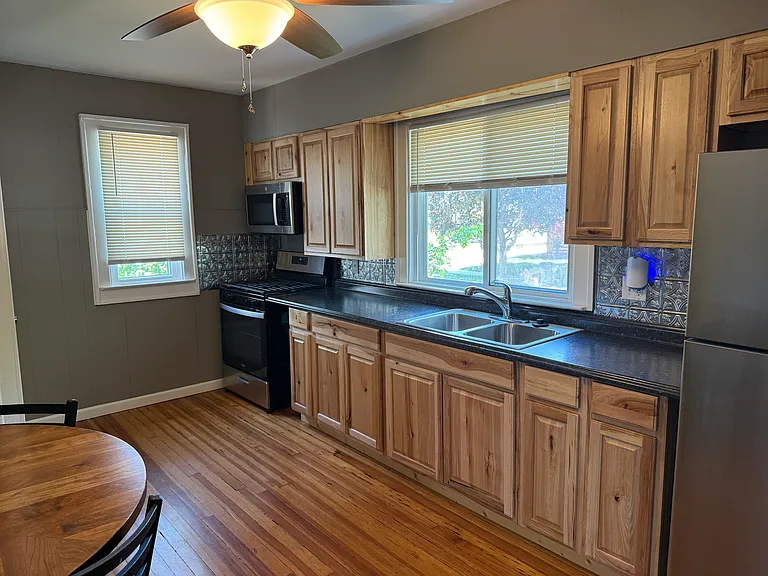 21822 Lakeview St #1 — Photo 5